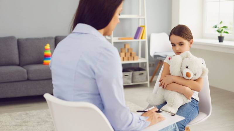avocat de l'enfant à Hyères Toulon harcèlement scolaire assistance éducative