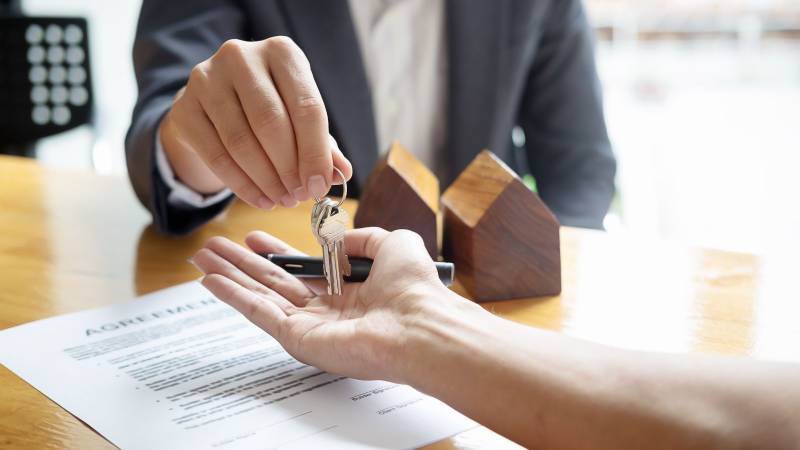 Vente immobilière : promesse unilatérale de vente et indemnité d'immobilisation à Hyères